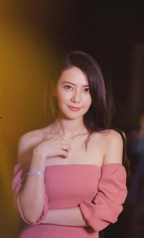 李艾大爆料朱丹视频,娱乐圈背后的真实故事